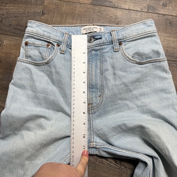 Abercrombie & Fitch The 90's Straight Ultra High-Rise Denim Jeans Destress Holes - Picture 11 of 11
